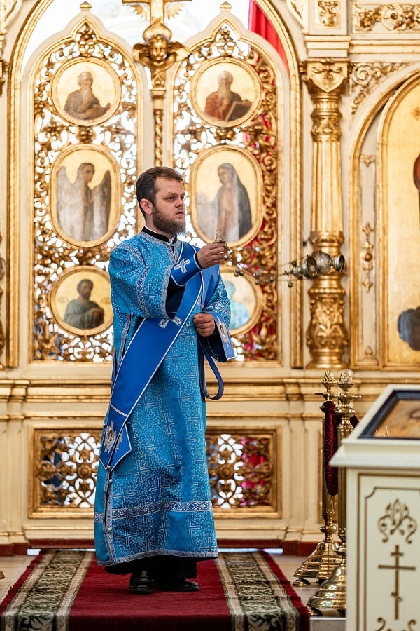 Божественная литургия в Троицком храме села Ваулово м.о. Чехов в день празднования Боголюбской иконы Божией Матери